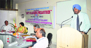  Lt-Gen Dr DDS Sandhu, Vice-Chancellor, Kurukshetra University, addresses a symposium on Anti-Ragging Measures organised by the UGC Academic Staff College of KU. 