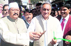 Chief Minister Vijay Bahuguna and Pauri Garhwal MP Satpal Maharaj inaugurate a khadi tourism mela at Nagnath Pokhri in Chamoli on Friday