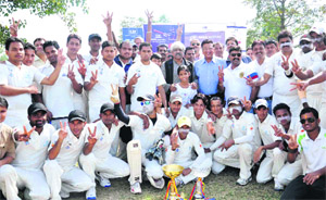 The winning Minda Corporation team with state Sports Minister Dinesh Agarwal in Dehradun on Sunday. 