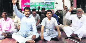 Workers of the Uttarakhand Parivartan Party stage a dharna in Dehradun on Sunday. 