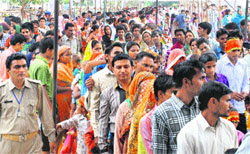 Devotees wait in a long queue at Mansa Devi Temple in Panchkula on Monday. tribune photo nitin mittal