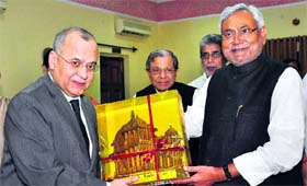Bihar Chief Minister Nitish Kumar presents a memento to Pakistan High Commissioner to India Salman Bashir at a meeting in Patna on Thursday.
