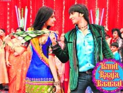 Anushka Sharma & Ranveer Singh in Ainvayi Ainvayi