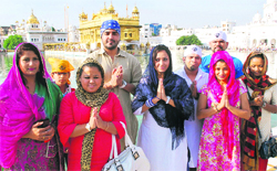 Film stars Bharti Singh, Savvy Dadwal, Teji Sandhu and other cast of Punjabi movie Yamle Jatt Yamle" pay obeisance at the Golden Temple on Saturday. Photo: sameer sehgal