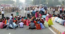 The Special Trainer Teachers Association staged dharna on Bathinda-Dabwali road while the teachers of unaided schools.