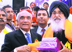 Former Pakistan Supreme Court judge Mohammed Khalil-ur-Rehman Ramdey with Punjab Chief Minister Parkash Singh Badal at Nawanshahr. A tribune photograph