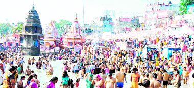 Devotees take a dip in the Ganga at Brahmkund, Har-ki-Pauri, on the occasion of Sharad Purnima in Haridwar on Monday. 