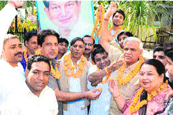 Congress activists distribute sweets at a function in Roorkee on Monday to celebrate Harish Rawats elevation to the Cabinet. 