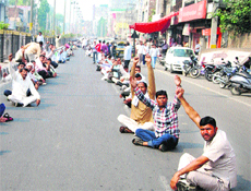 Members of the Rajkiya Prathmik Sikshak Sangh stage a dharna in Rohtak on Monday.