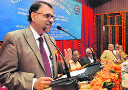 HN Ramakrishna delivering a lecture at the CSIO in Chandigarh on Tuesday. 