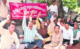 Employees of the Uttar Pradesh Irrigation Department agitate in support of their demands at the SDO office at Mayapur in Haridwar on Tuesday