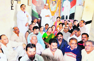 Congressmen pay tributes to the late Indira Gandhi on her death anniversary in Haridwar on Wednesday. Tribune photo: Ramehswar Gaur 