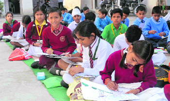 hildren participate in an inter-school painting competition held at Doon Public School in Haridwar on Wednesday. Over 600 students from various schools participated in the event held to generate awareness about the importance of conserving the environment and the impact of global warming. Tribune photo:Rameshwar Gaur