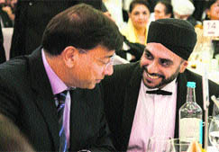 Noted industrialist Lakshmi Mittal receives the Special Recognition Award from Navdeep Singh Bansal, founder of the Sikh Awards (above); both having a chat after the award ceremony