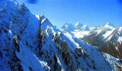 The snowfall on south Kashmirs mountain range has brought chill across the Kashmir valley and marks the beginning of early winter.