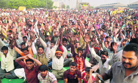 Vendors protest against the proposal for introducing contract system at Navi Subzi Mandi on Bhadhurke Road in Ludhiana on Friday. 