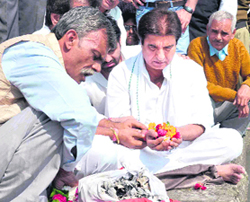 Film actor-turned-politician Raj Babbar performs rituals at a Ganga ghat in Haridwar on Saturday.