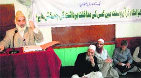 A leader of the Jamiat Al-hadees speaks at a seminar on the HC verdict on talaq in Srinagar.