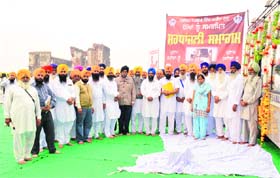 Functionaries of various Sikh organisations participate in a Kirtan Durbar at Hond Chillarh in Rewari