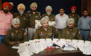 SSP Varinder Pal Singh along with other police officials addressing mediapersons after the seizure along the border in Ferozepur. 