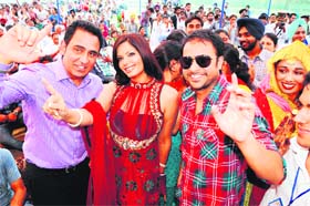 (From left to right) Punjabi singers Sarabjeet Cheema, Satinder Satti and Amrinder Gill during the 28th North Zone Inter-University Youth Festival, Guldasta, at Guru Nanak Dev University in Amritsar