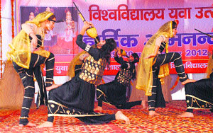 Students participate in the youth festival of CDLU at JCD Vidyapeeth in Sirsa. 