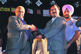 Datuk Paul Chua, secretary general, WBBF, presents the Distinguish Services Award to Amit Swami in Ludhiana, Punjab. 