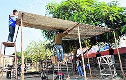 Pavments encroached by shopkeepers in Jammu