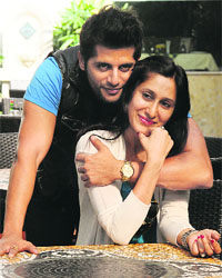Karanvir Bohra with wife Teejay Sidhu