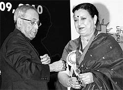 President Pranab Mukherjee honours Lalita Vakil from Himachal Pradesh at an awards ceremony in New Delhi on Friday