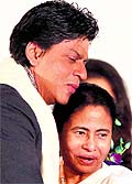 West Bengal CM Mamata Banerjee and Shah Rukh Khan at the inauguration of the 18th Kolkata Film Festival on Saturday