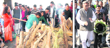 The daughter of former Chief Minister Ramesh Pokhriyal Nishank, Arushi, performs the last rites of her mother Kusum at the Kankhal cremation ghat in Haridwar on Sunday; and (right) Chief Minister Vijay Bahuguna on his way to offer condolence to Nishank in Dehradun. 