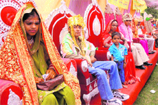 Couples at a mass marriage ceremony in Haryana.