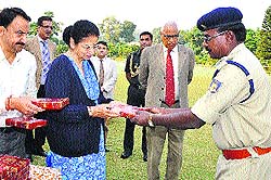 First Lady Usha Vohra gives away a gift to a security personnal at Raj Bhawan in Jammu on Monday