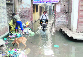 Hansaliwali Gali flooded with dirty water at Katra Meet Singh in Amritsar.