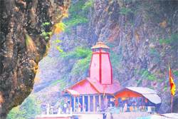  A view of Kedarnath Temple that closed for winter on Thursday; and (below) Yamunotri Temple 