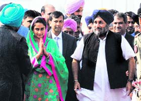 Deputy Chief Minister Sukhbir Badal along with Harsimrat Kaur and traders at the Attari Wagah joint check post