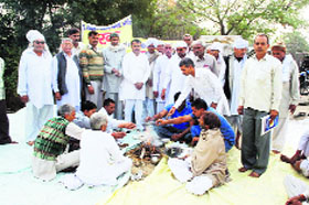 Farmers perform yagna near Pritampura village in Sonepat district on Friday.