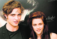 Zoom in: Robert Pattinson and Kristen Stewart
