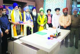 Office-bearers of the Chief Khalsa Diwan felicitate foreign delegates at Amritsar office on Saturday