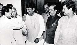 Bal Thackeray with Pramod Mahajan, Manohar Joshi and Gopinath Munde