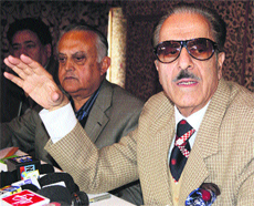 JKPCC chief Saifuddin Soz addresses mediapersons in Srinagar on Saturday.
