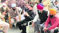 Congress leader Sunil Dutti sympathises with aggrieved family of Gurkirat Singh.
