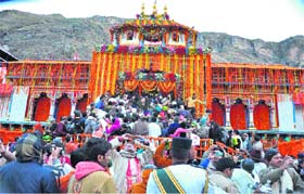 Devotees line up to have darshan of Lord Badrinath in Chamoli district