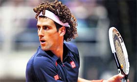 Novak Djokovic impersonates Gustavo Kuerten in an exhibition match.