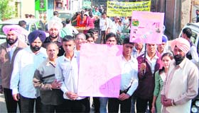 Students of Government Senior Secondary School take out a Chetna rally against drug addiction in Amritsar on Monday.