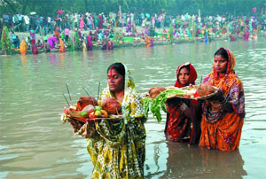Devotees worship the setting sun on the occasion of Chhath Puja at Sirhind canal in Bathinda on Tuesday. 