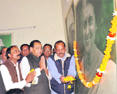 President of the state unit of the Congress Yashpal Arya pays tributes to former Prime Minister Indira Gandhi on her birth anniversary in Dehradun on Monday. 
