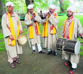 Bhand artistes perform at a garden. 