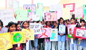 Students take out a Chetna rally against drug addiction at Government Girls Senior Secondary School, Mall Road
